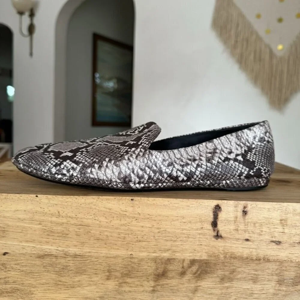 Vince Paz Venetian Grey Cream Genuine Snake Skin Leather Flat Loafers Size 8.5
